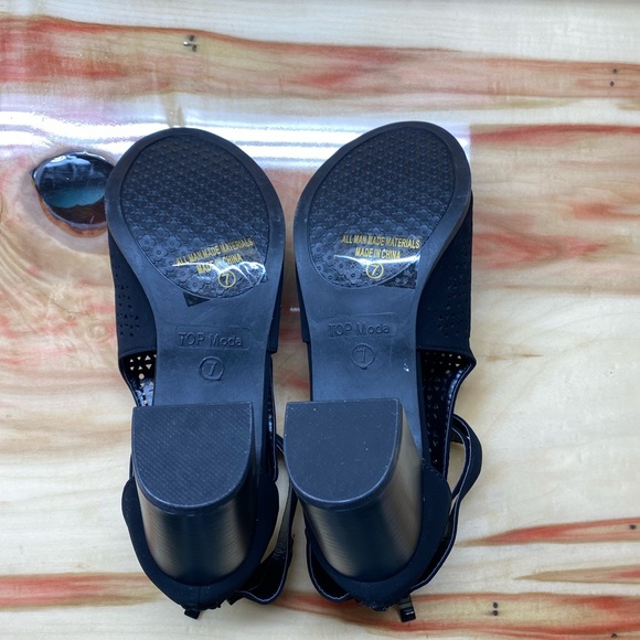 Top Moda Chunky Heel Open Toe Sandal - Picture 8 of 10